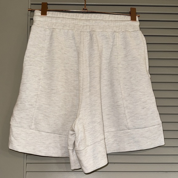 NWOT Varley Alder High-Rise Shorts 5.5” Double Soft Ivory Mark Sz XS - Picture 4 of 6